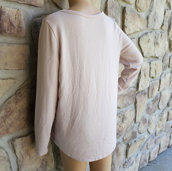 AMERICAN EAGLE | Light Pink Long Sleeve Soft and Lightweight V-Neck Sweater - Picture 5 of 8